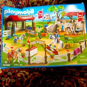 Playmobil Country 251 pc set BNIB